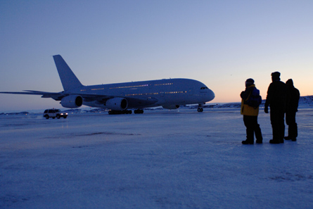 Airbus A380 Iqaluit 05 W445