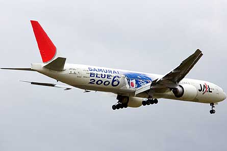 Picture: JAL Boeing 777-300ER in Samurai football livery | News 
