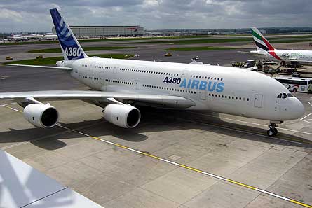 Airbus A380 LHR 02 W445