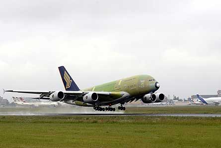 Airbus A380 MSN003 SIA flight 01 W445