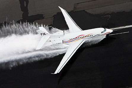Dassault 7X contam runway test 01
