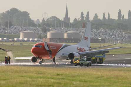 TNT-737 AirTeamImages