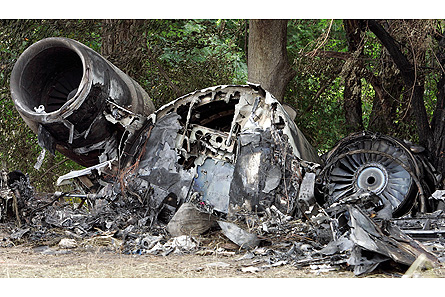 CRJ Comair wreckage W445