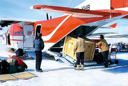 Skytraders C-212 Antartica W445