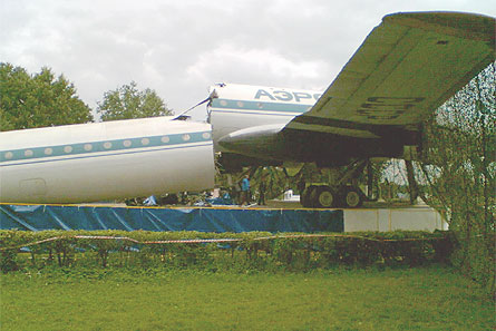 Tu-114 break-up 02 W445
