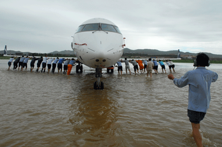 Shangdong-airport-flood-1