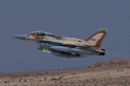 Israeli F-16I with tanks