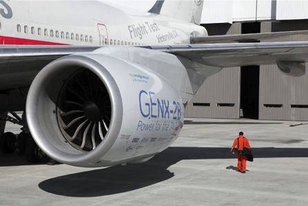 747 GEnx-2b under wing