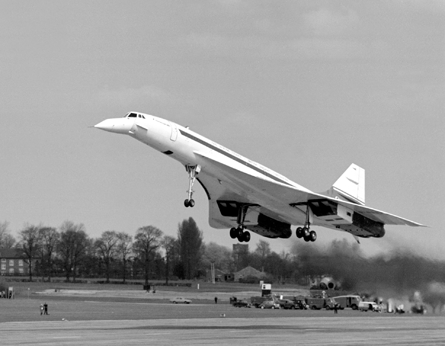 Concorde flies at Paris