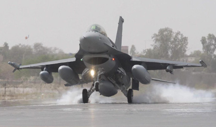F-16 touch down - Pakistan air force