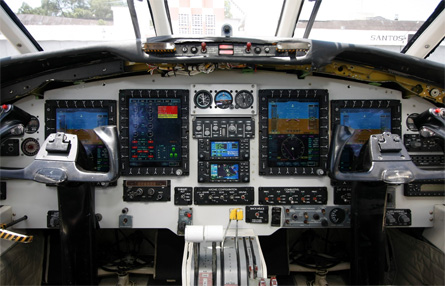 EMB-110 cockpit upgrade - Aeroeletronica