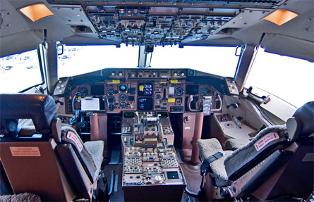 757 cockpit - Astraeus Airlines