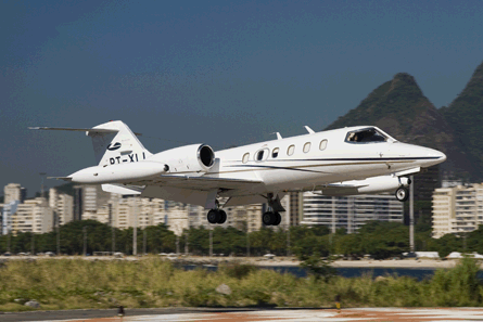 LearJet 35 lands at Rio