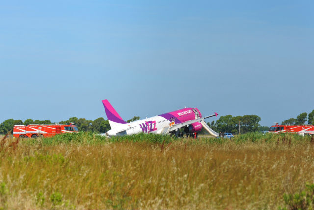 Wizz Air A320 gear up