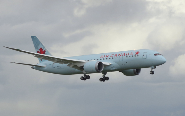 Air Canada 787 landing in Toronto