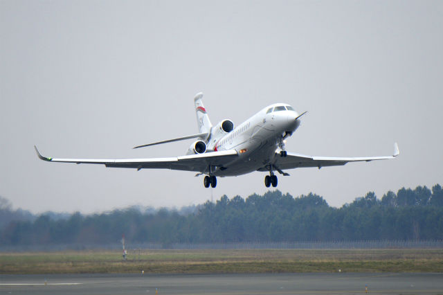 8X takeoff maiden c Dassault Falcon
