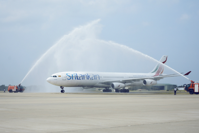 SriLankan A340-300 last flight water cannon