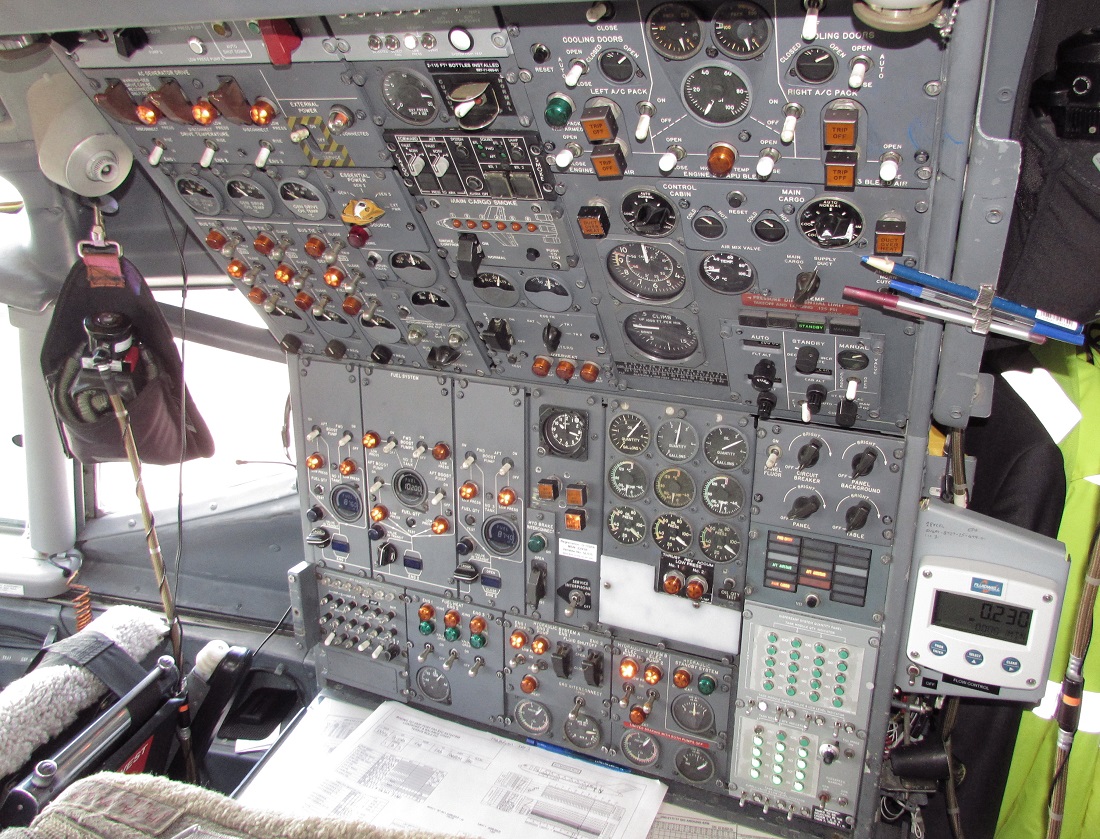 B727 cockpit 2