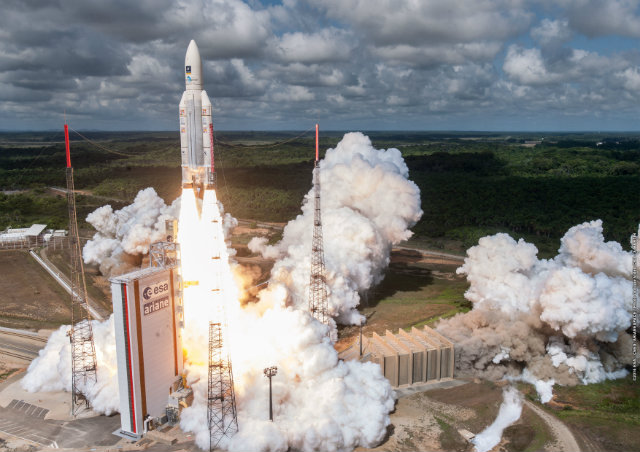 11-17-2016-VA233-liftoff-c Arianespace 640