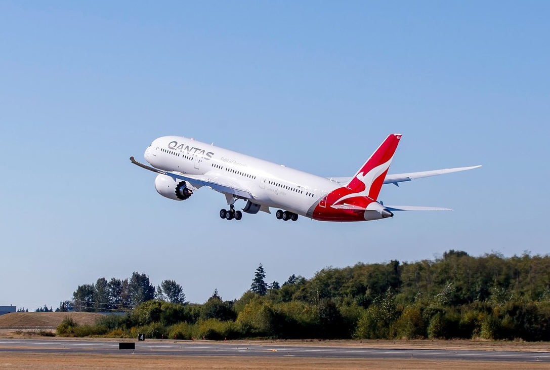 Pictures Qantas Takes Delivery Of First 787 9 News