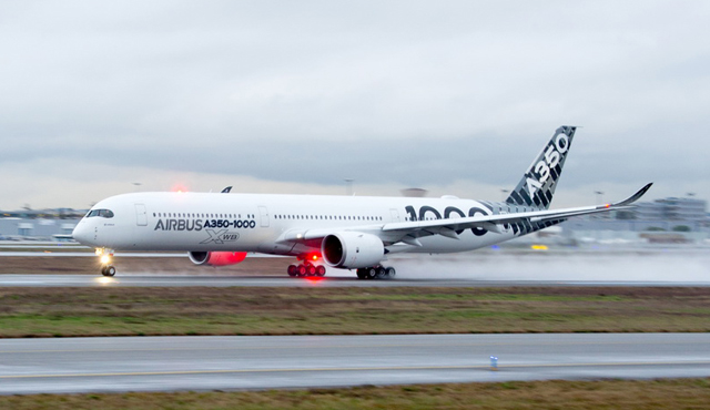 A350-1000 tour take-off