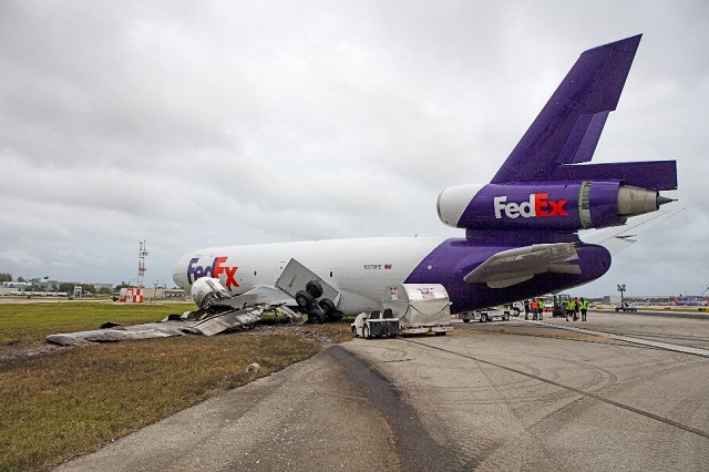 FedEx MD-10-10F crash FLL 2016. 640px.