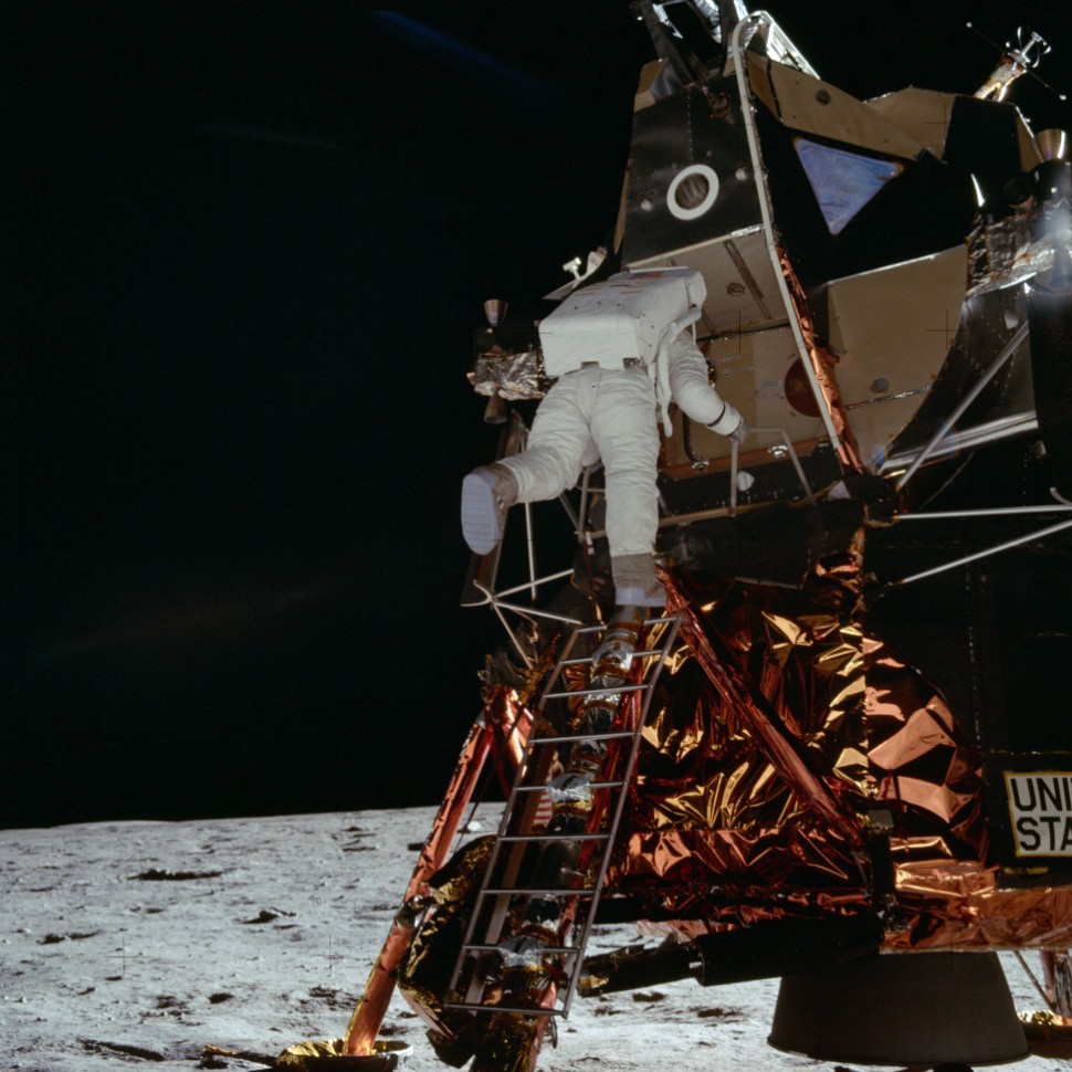 Aldrin descends c NASA